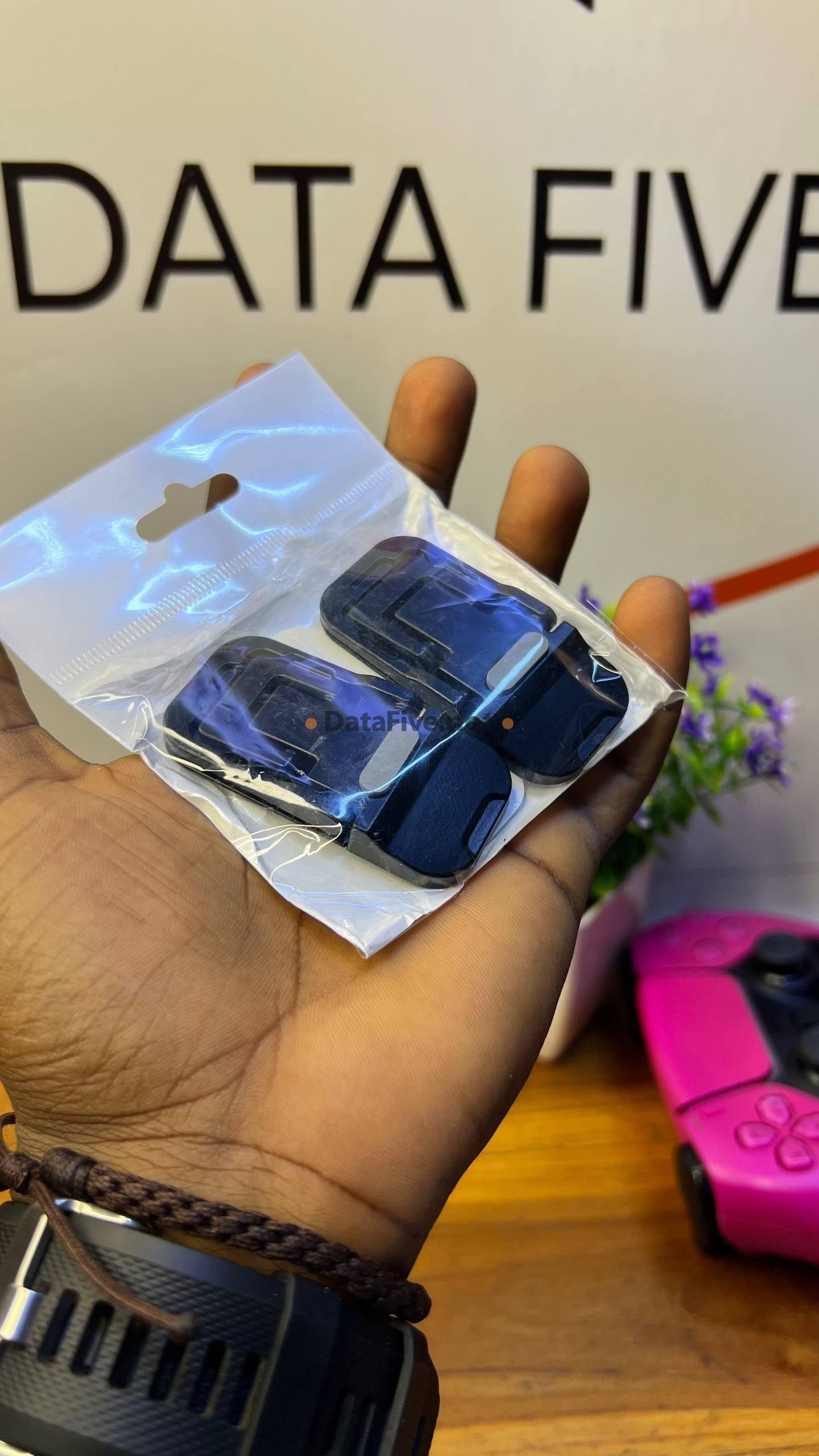 Pose PC Self-Adhesive