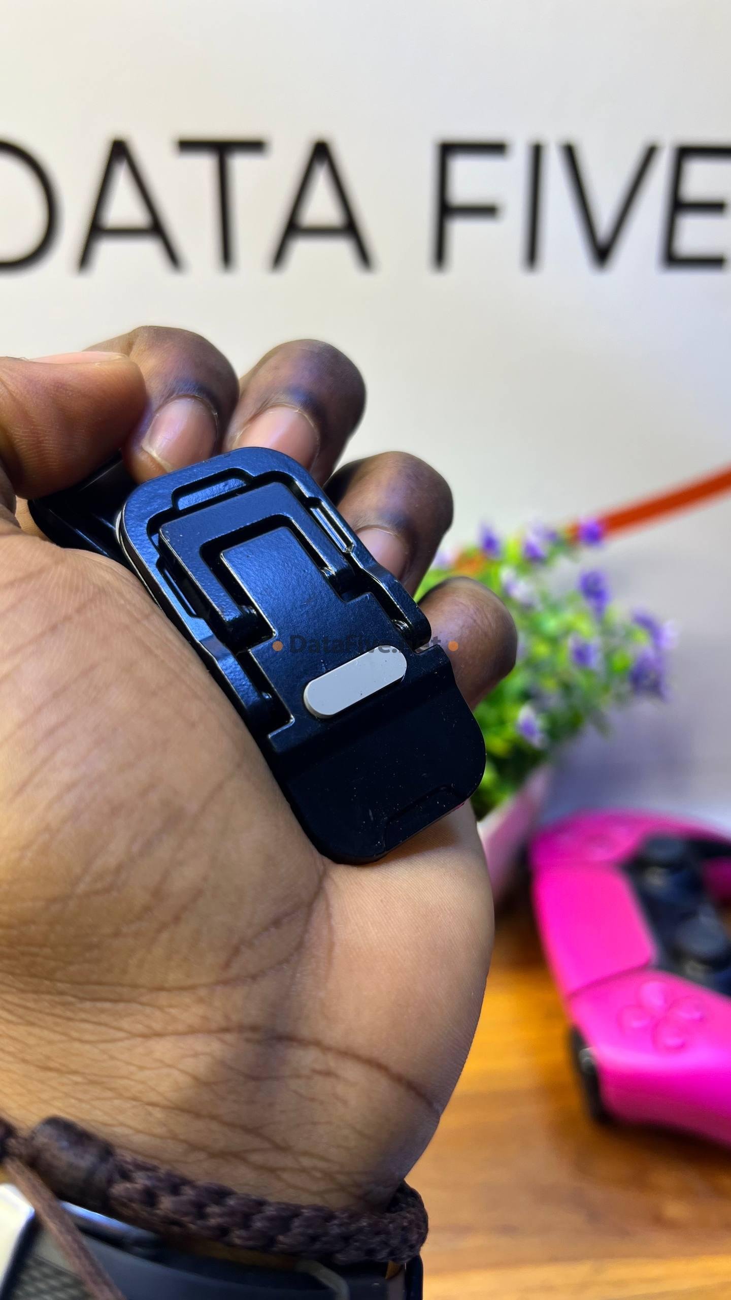 Pose PC Self-Adhesive