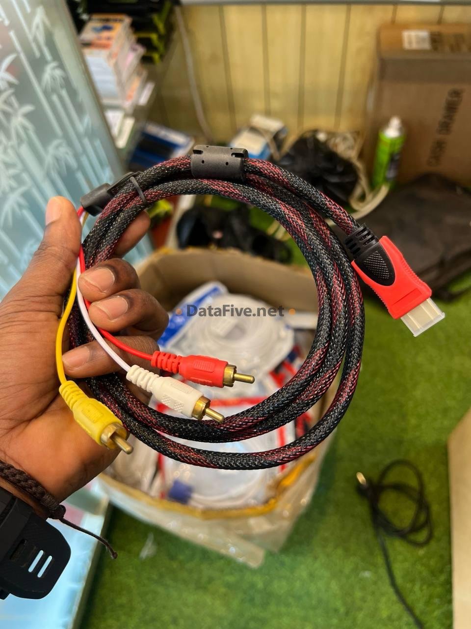 Cable HDMI à AV (HDMI2AV)