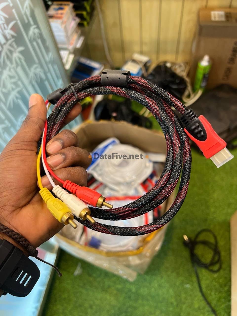 Cable HDMI à AV (HDMI2AV)