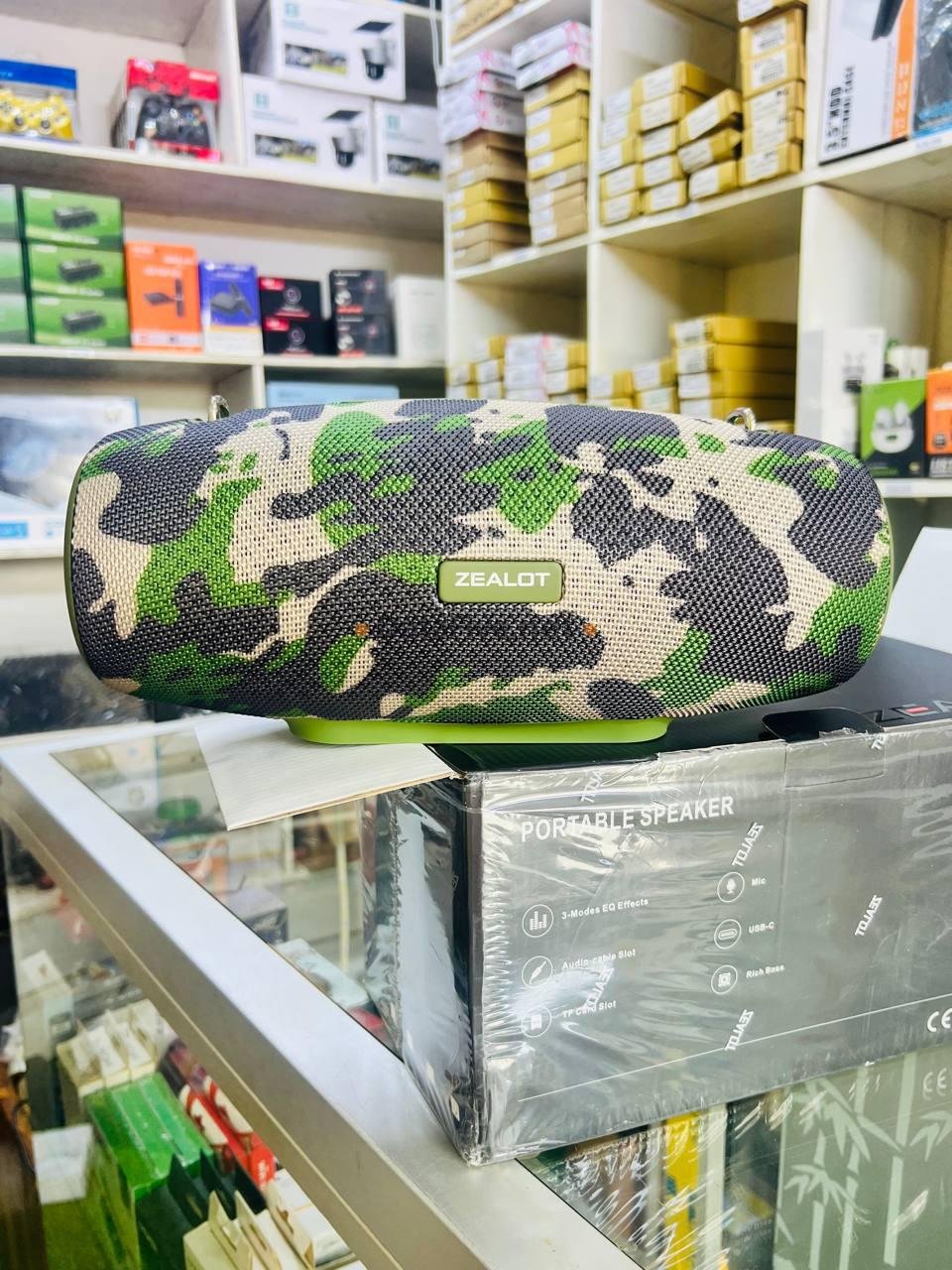 Speaker ZEALOT S-67